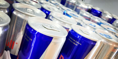 I dag kommer energidrikk-dommen i Norge. Svenskene tar uvant grep